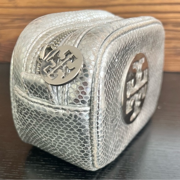RARE!  TORY BURCH REVA Silver Embossed Leather Makeup Bag - Picture 3 of 7